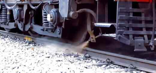 Работа песочной системы локомотива - подача песка под колесную пару