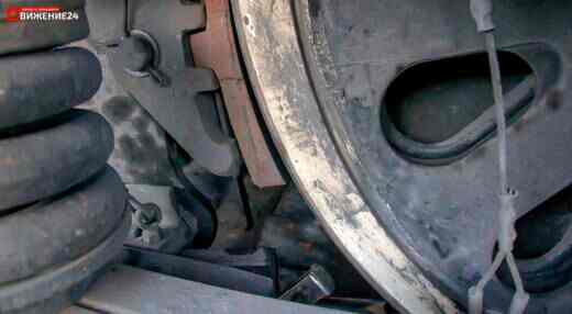 тормозная колодка и колесо электровоза тормоза электровоза, тормоза поезда