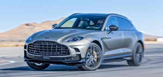 Aston Martin DBX 707 2023