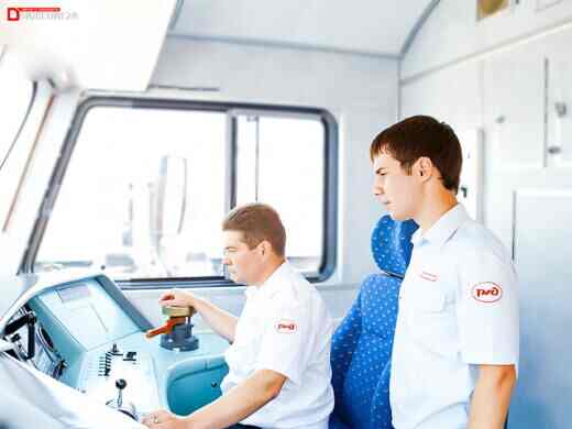 Локомотивная бригада за работой