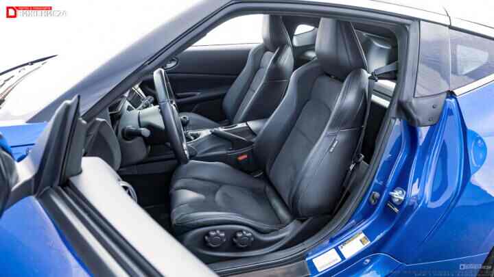 Фото Toyota GR Supra 2023 vs Nissan Z 2023