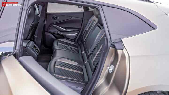 Aston Martin DBX 707 2023