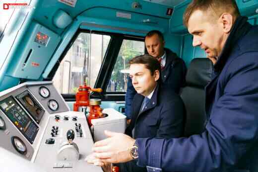 Посторонние люди в кабине электровоза