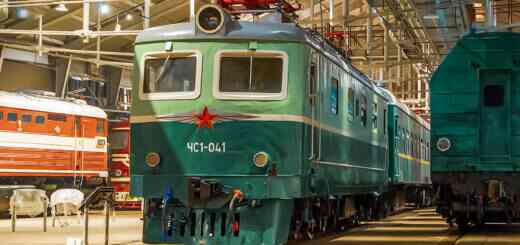 Электровоз ЧС1 в музее ЖД на Балтийском вокзале в Санкт-Петербурге