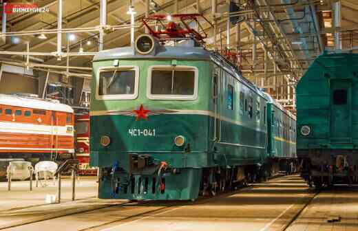 Электровоз ЧС1 в музее ЖД на Балтийском вокзале в Санкт-Петербурге