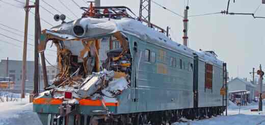 Электровоз ВЛ80с разбитый