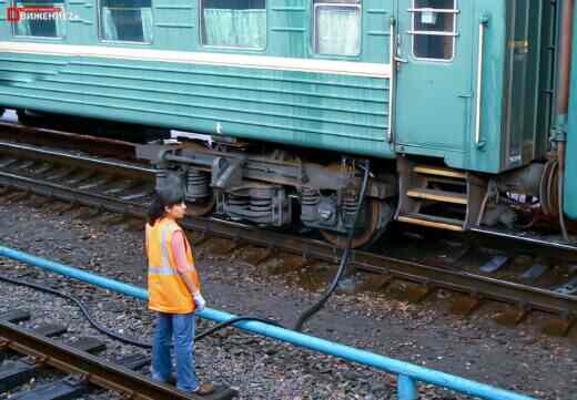 заправка пассажирского вагона водой