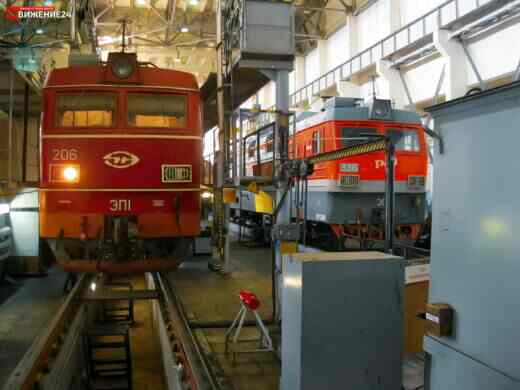Электровоз ЭП1 в ремонте