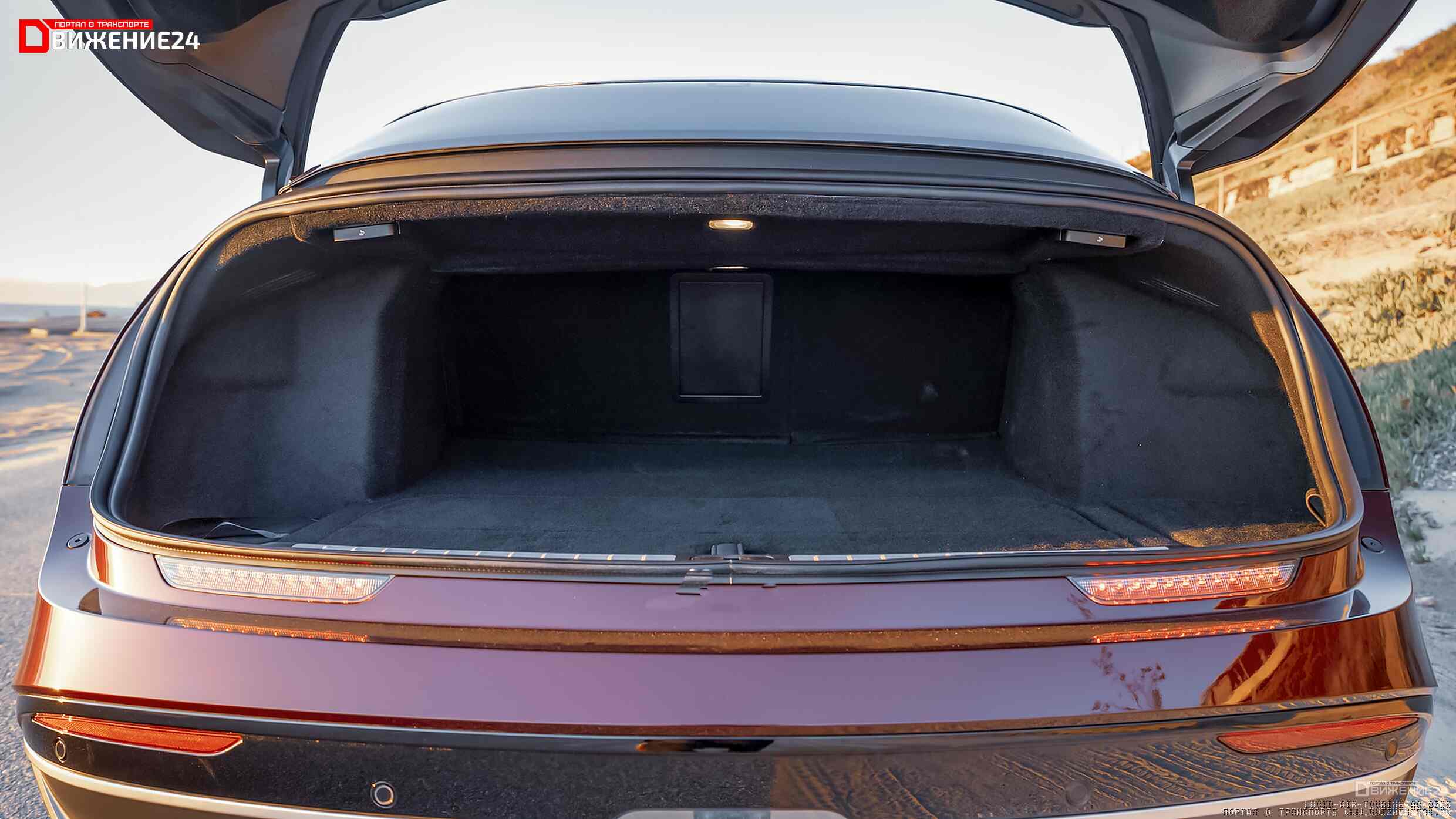 Lucid Air Touring 2023