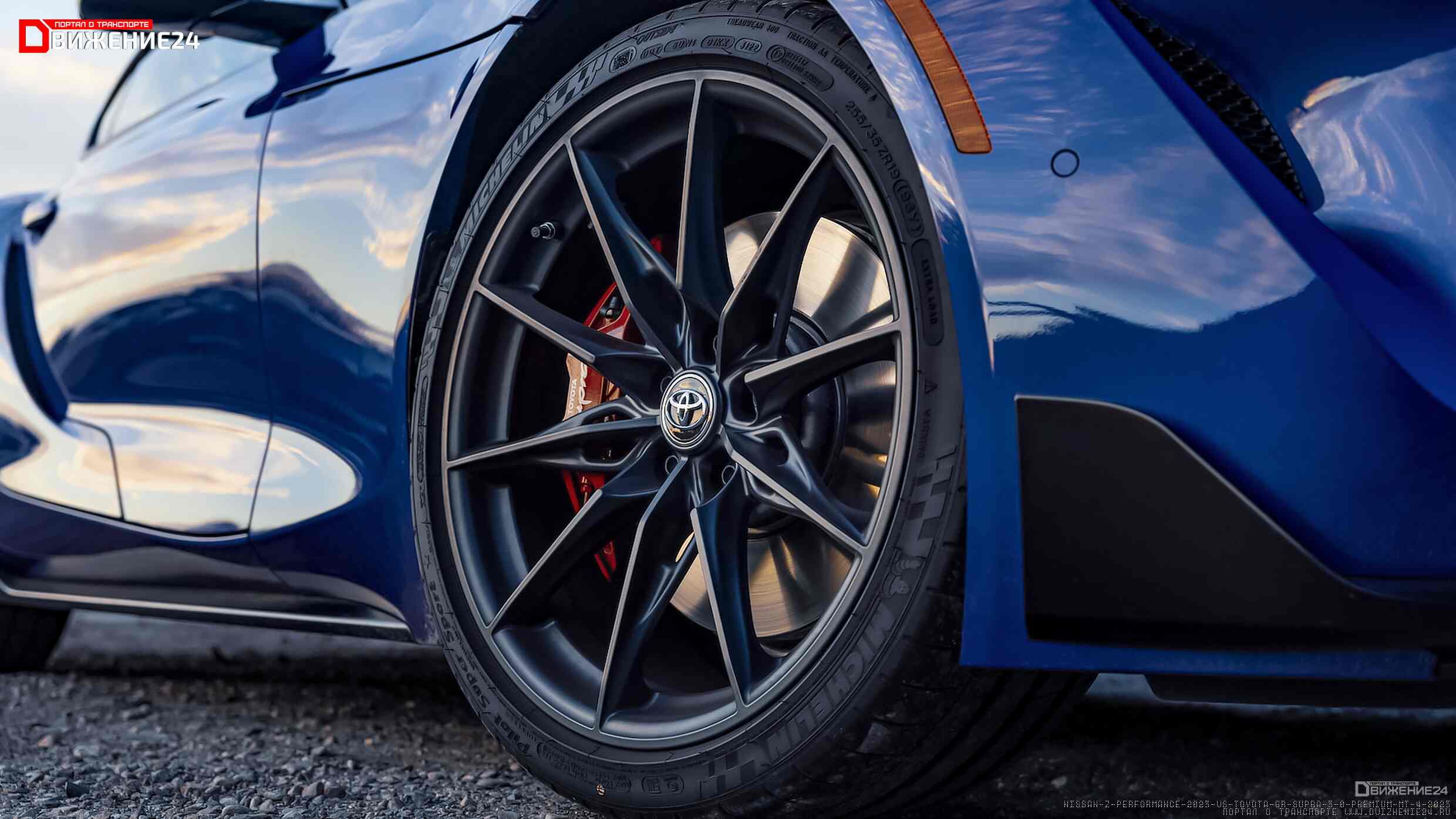 Фото Toyota GR Supra 2023 vs Nissan Z 2023