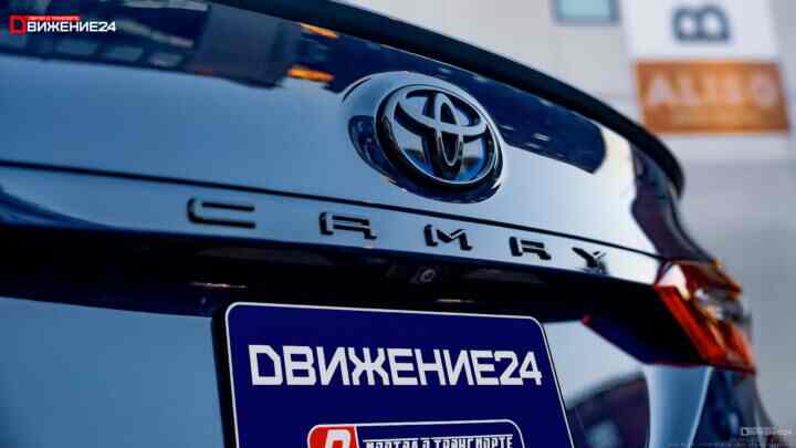 Toyota Camry SE Hybrid Nightshade 2023