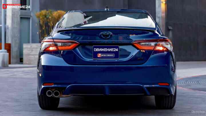 Toyota Camry SE Hybrid Nightshade 2023