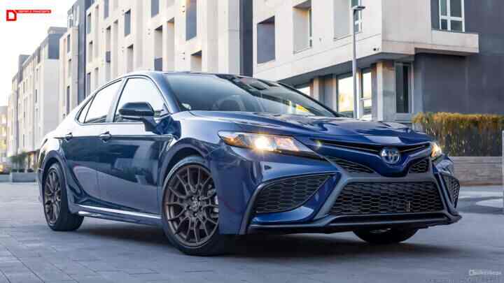 Toyota Camry SE Hybrid Nightshade 2023