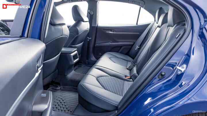 Toyota Camry SE Hybrid Nightshade 2023