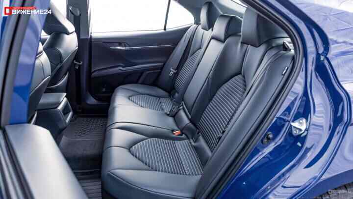 Toyota Camry SE Hybrid Nightshade 2023