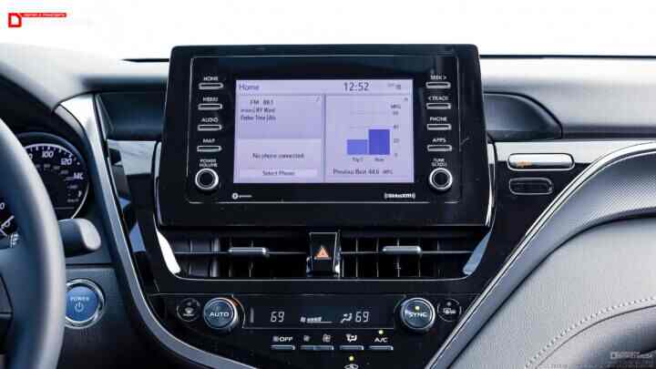 Toyota Camry SE Hybrid Nightshade 2023