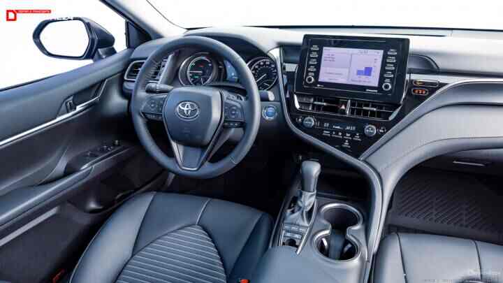 Toyota Camry SE Hybrid Nightshade 2023