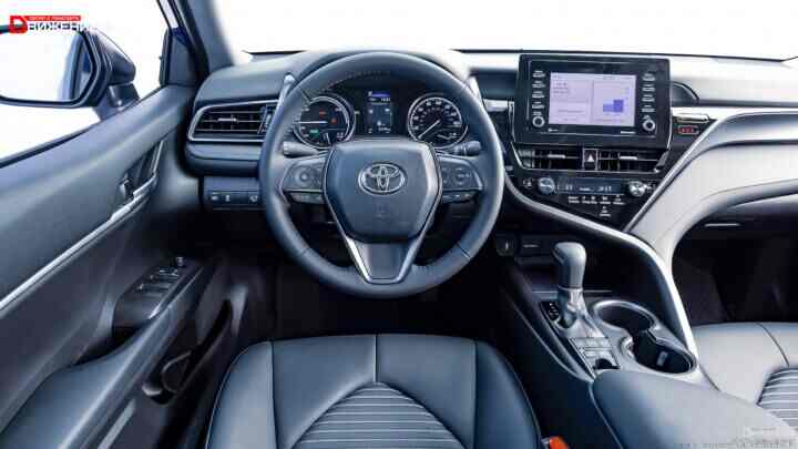 Toyota Camry SE Hybrid Nightshade 2023