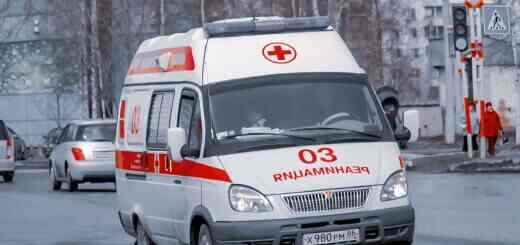 скорая помощь надпись задом наперед зеркальная надпись реанимация