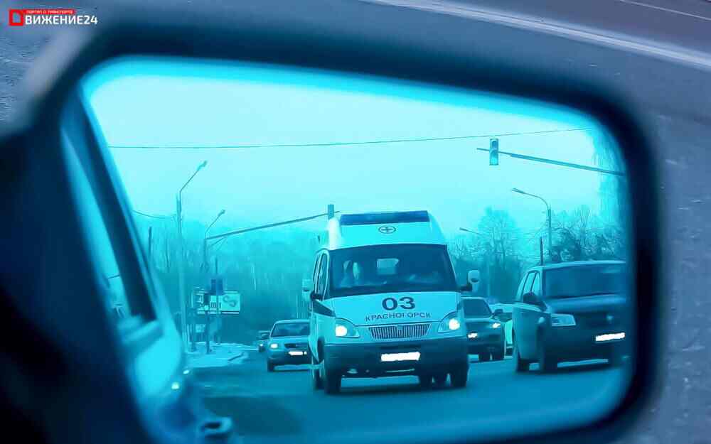 скорая помощь надпись задом наперед зеркальная надпись реанимация