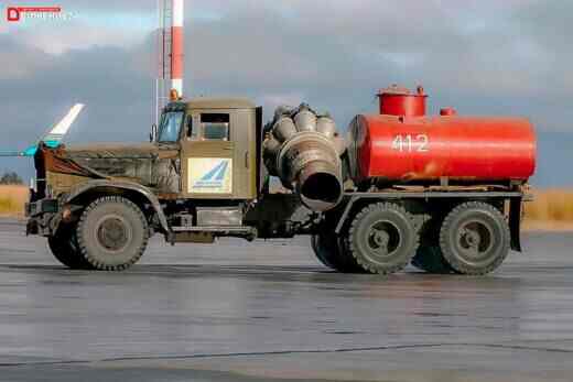 Аэродромный снегоочиститель, Горыныч, аэродромная тепловая машина, очиститель ВВП, КРАЗ с реактивным двигателем, трубоочиститель ВВП