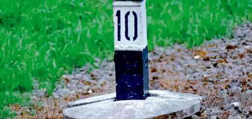 Пикетный путевой столбик, предельный столбик - путевые сигналы