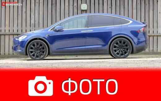 Tesla Model X 2021
