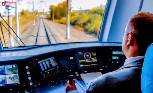 локомотивная бригада - машинист локомотива