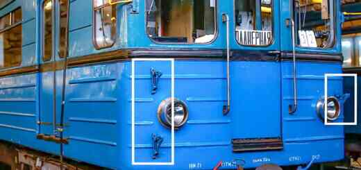 Крючки на вагонах метро