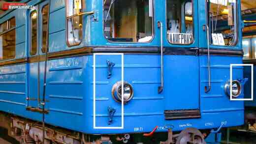 Крючки на вагонах метро