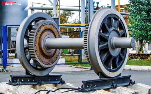 колесная пара электровоза - колеса электровоза со спицами - колесно-моторный блок электровоза