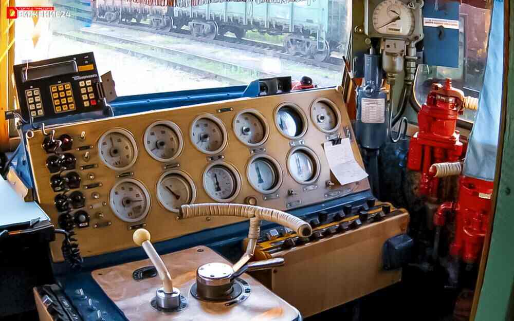 Электровоз ВЛ80с кабина машиниста
